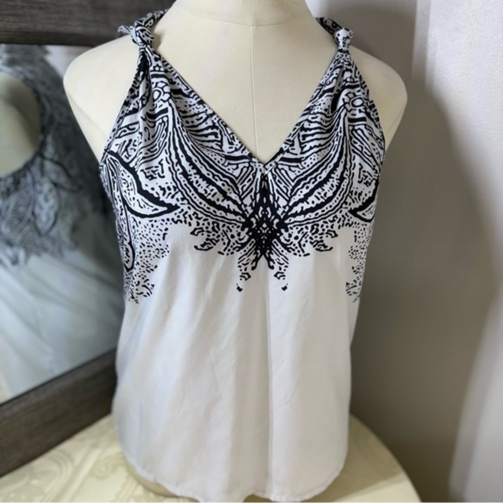 MISSLOOk black and White Sleeveless Tank Top